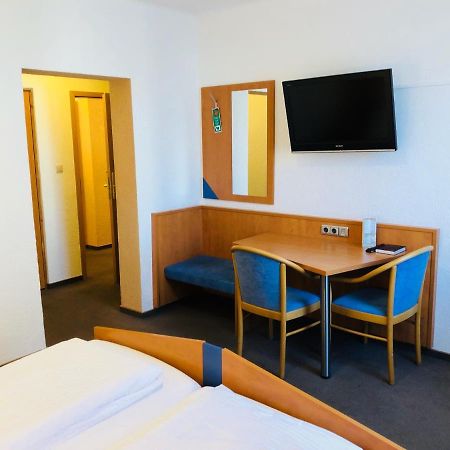 Pension Marktplatz Russelsheim Екстер'єр фото