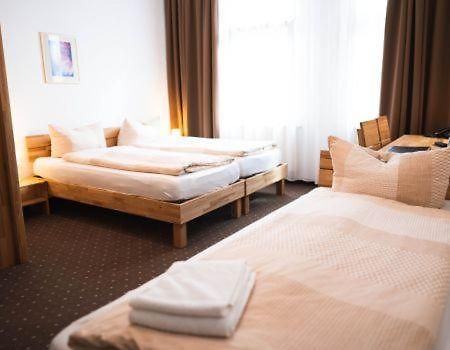 Pension Marktplatz Russelsheim Екстер'єр фото